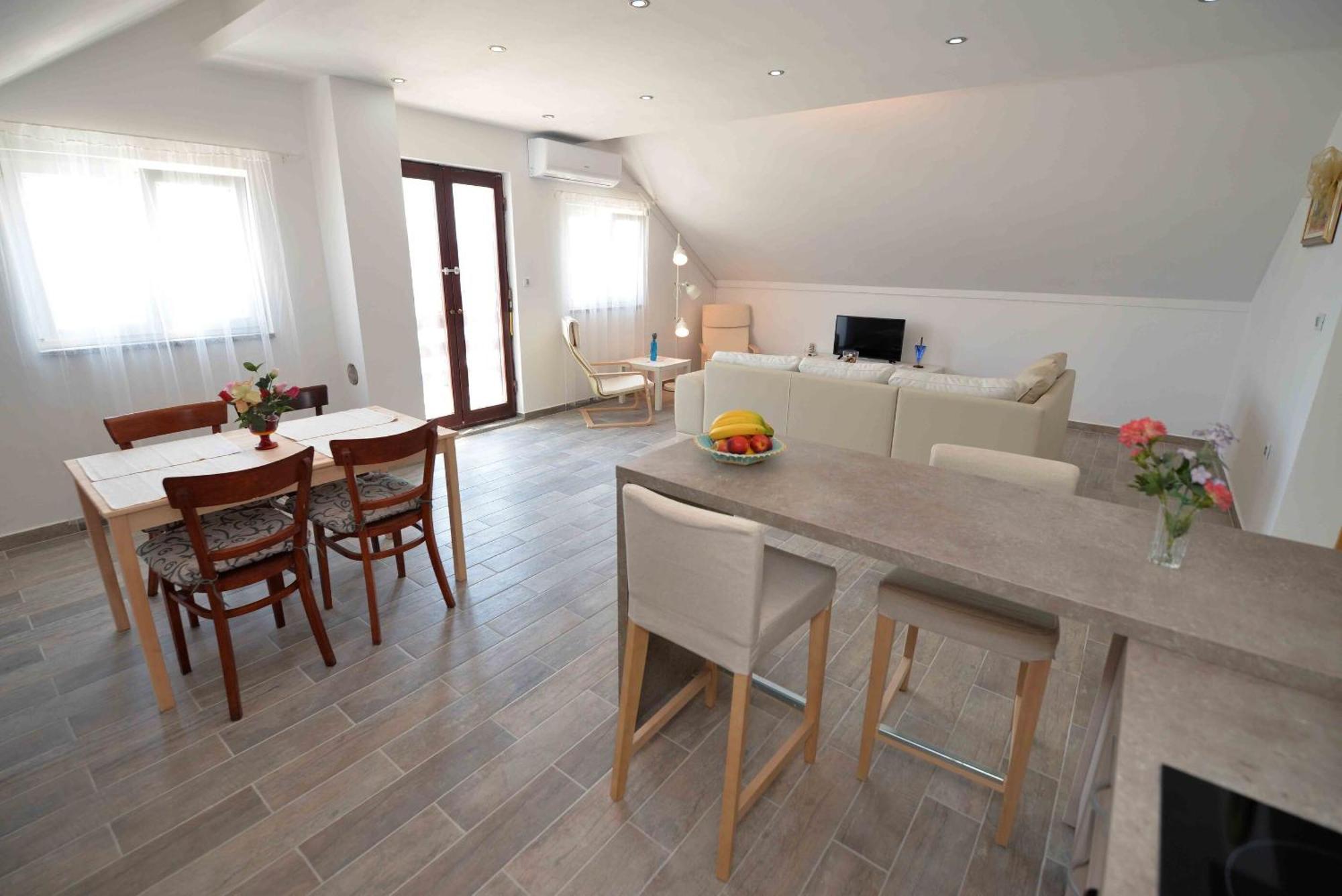 Apartments Mili - Near The Sea And The Centar Of Place Betina  Εξωτερικό φωτογραφία